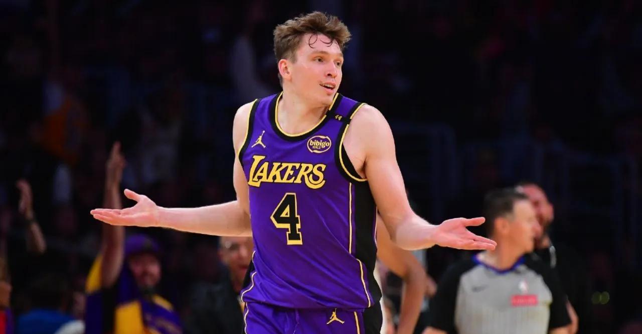 九游会-东契奇迎来七赛季出色发挥，FPX观众热烈欢呼！