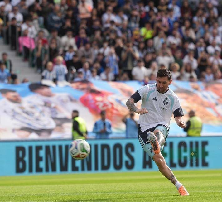 九游会-包含梅西回归赛场，赛况扑朔迷离首场状态亮眼，IG观众沸腾！的词条